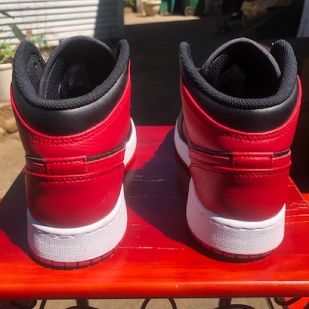 Retro Nike air Jordan one black/red/white